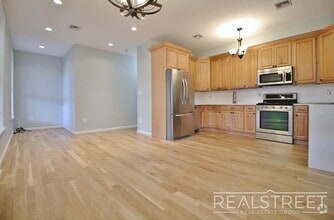 Building Photo - Renovated 3 BR 2 BA in Crown Heights