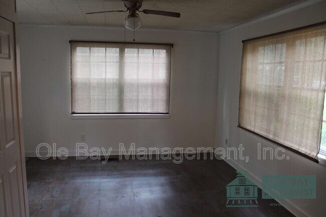 Building Photo - 855 Azalea Rd