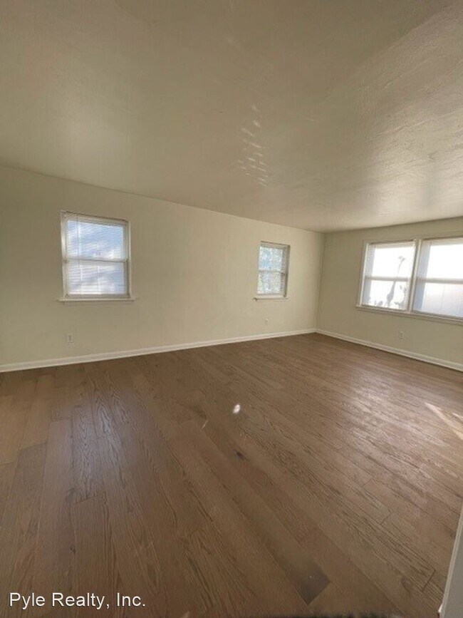 Building Photo - 3 br, 2.5 bath House - 4025 S Plaza Trail