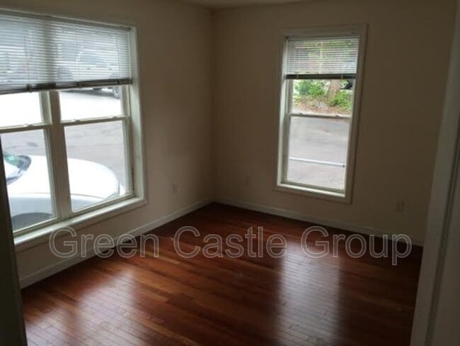 Building Photo - 355 Pearl St