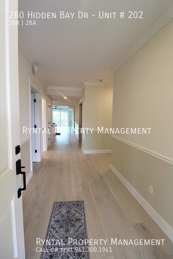 Foto del edificio - 280 Hidden Bay Dr