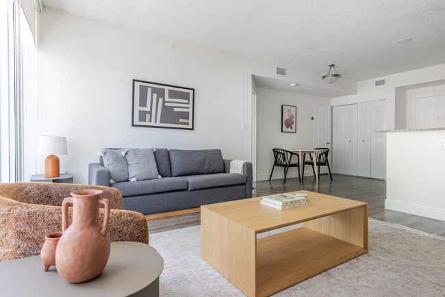 Foto del edificio - 16900 N Bay Rd