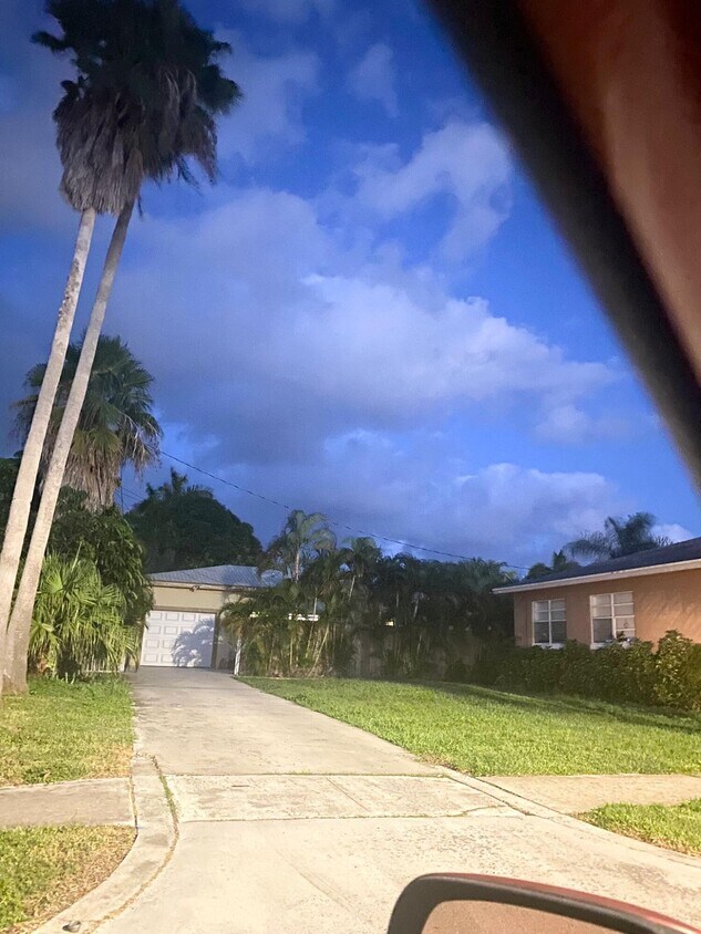 Foto principal - 135 Hawthorne Dr