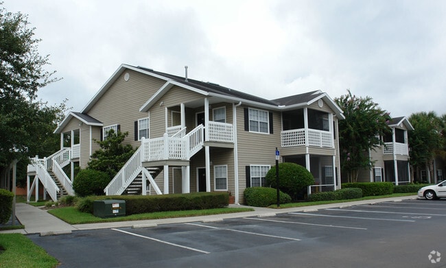 Building Photo - Lake Crossing Apartments