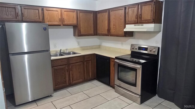 Building Photo - 13 Yorkshire Ln