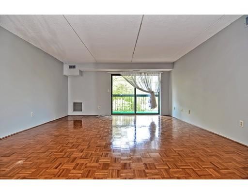 Building Photo - 289 Elm St