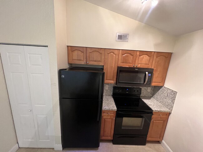 Building Photo - 2803 N Oakland Forest Dr