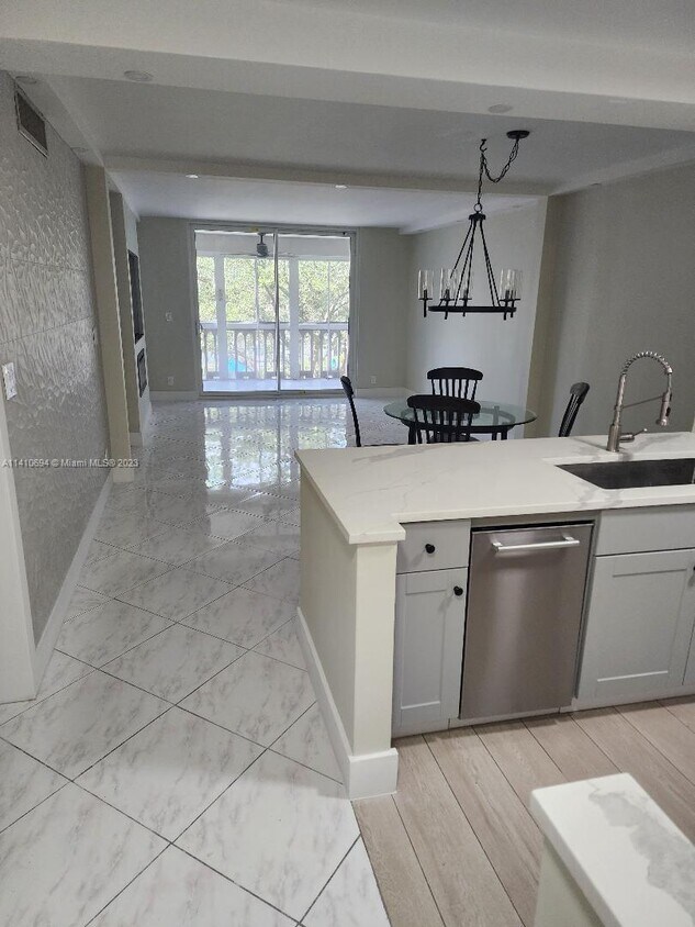 901 NE 14th Ave Unit 303, Hallandale Beach, FL 33009 Condo for Rent