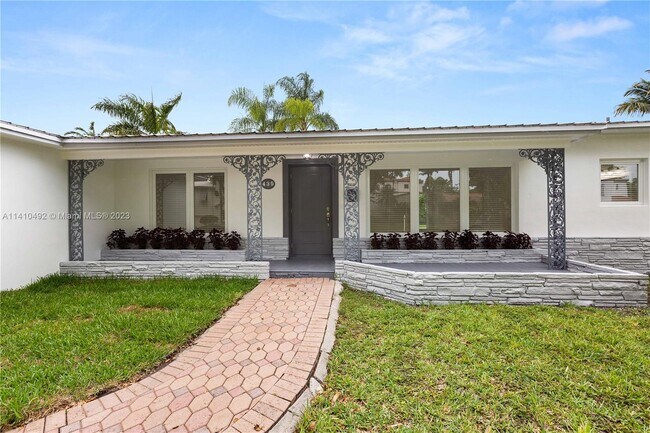 Foto del edificio - 439 Bargello Ave