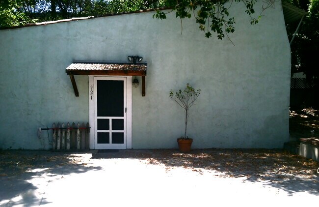 Foto del edificio - 921 Westmount Dr