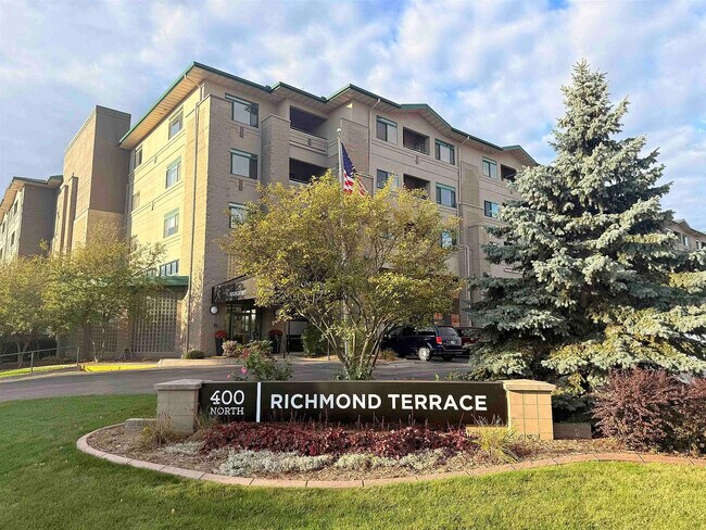 Foto del edificio - 400 N Richmond St