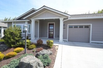Building Photo - 506 W Evergreen Farm Way