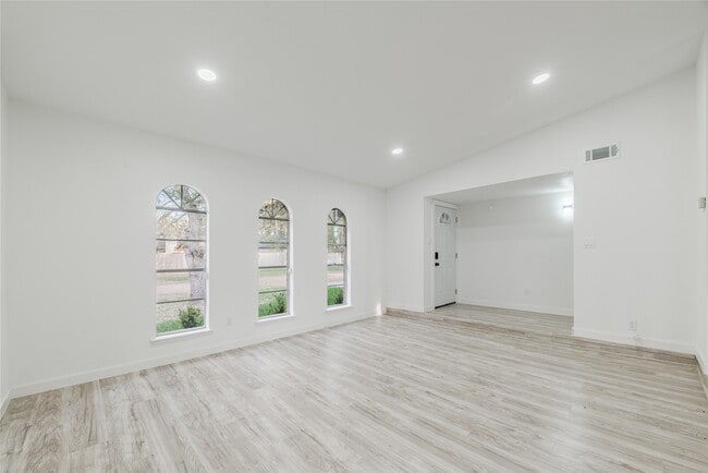 Foto del edificio - 2210 Stillmeadow Dr