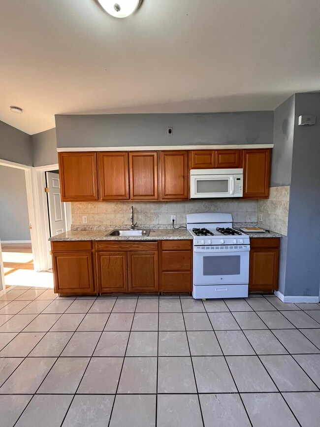 Building Photo - 68 W 53rd St