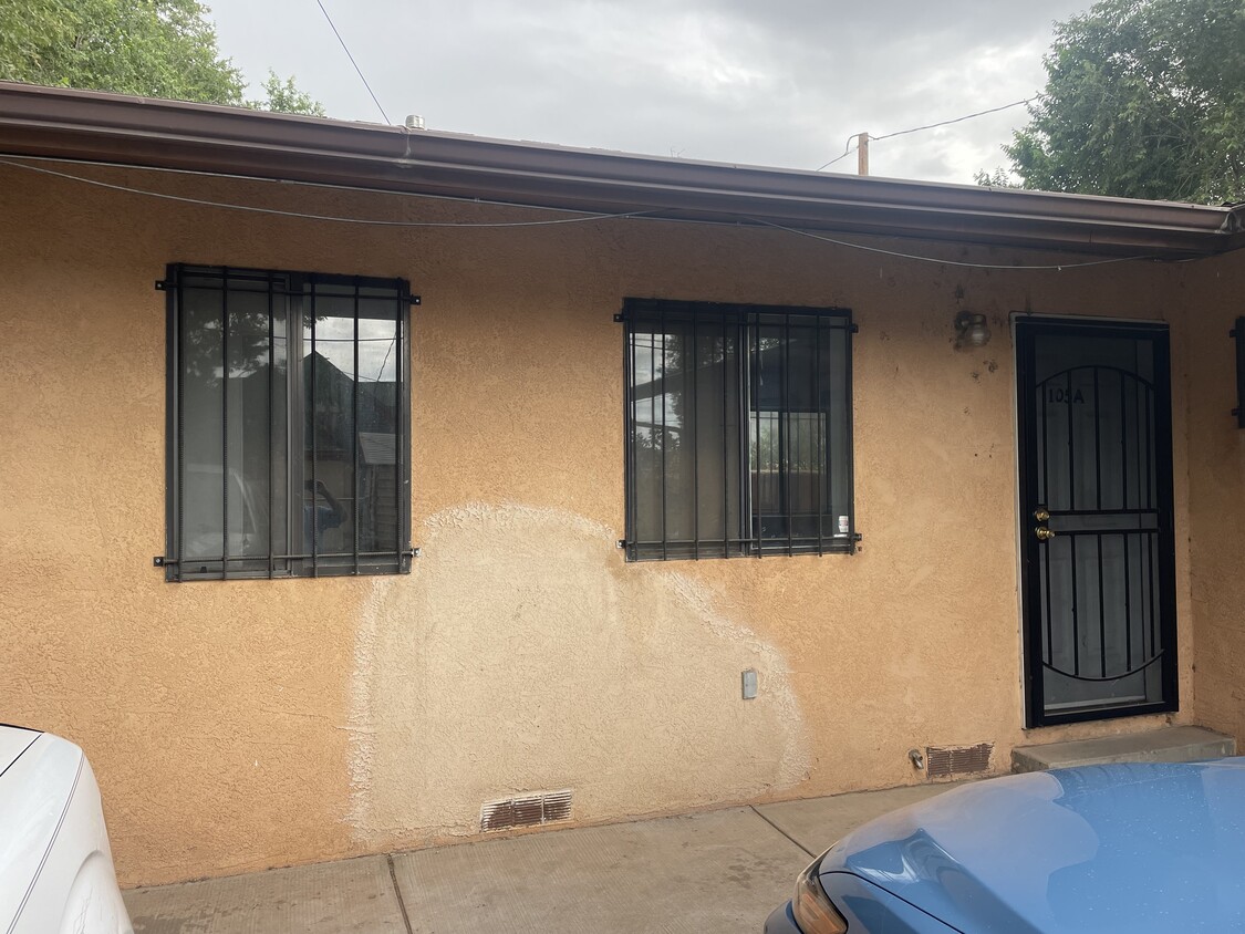 Primary Photo - 105 E Hill Ave