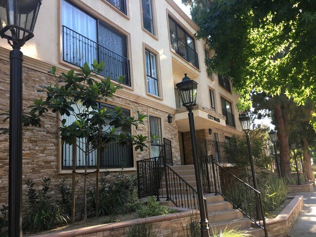 Foto del edificio - 15344 Weddington St