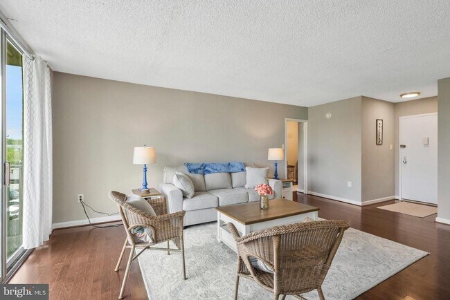 Foto del edificio - 1225 Martha Custis Dr