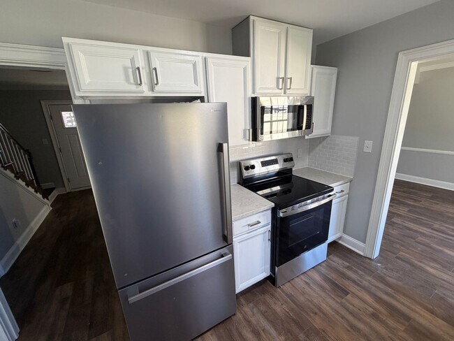 Building Photo - Remodeled bathrooms, new kitchen in this N...