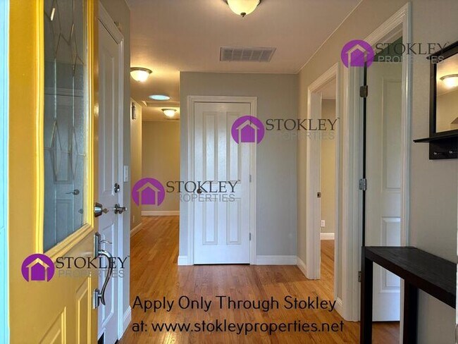 Foto del edificio - 1852 Olympic Dr