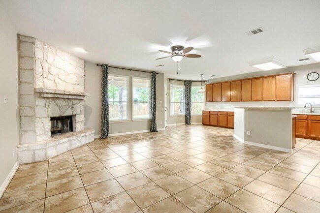 Foto del edificio - First time rental! Large home!