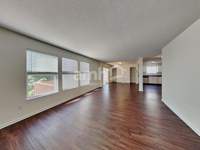Foto del edificio - 213 Lights Pointe Ct