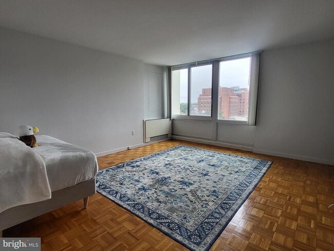 Building Photo - 604-36 S Washington Square