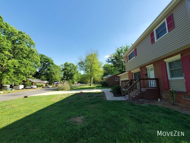 Building Photo - 4008 Irvington Dr Charlotte, NC 28205 Larg...