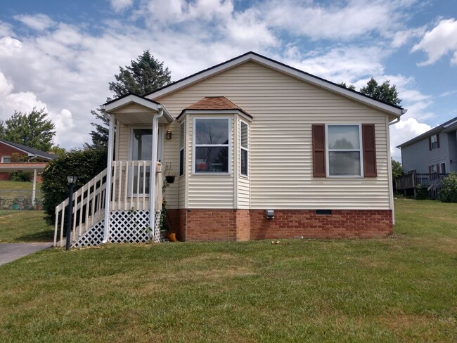 Building Photo - Christiansburg 2 Bedroom Available for rent