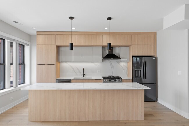 Foto del edificio - 7518 N Eastlake Terrace