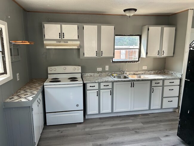 Foto del edificio - 100 Hidden Valley Dr