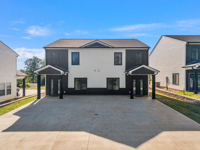 Foto del edificio - Charming 3 Bedroom Home in Spartanburg – Modern Upgrades & Stylish Finishes