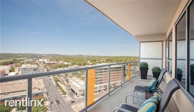 Building Photo - 1515 W 5th St