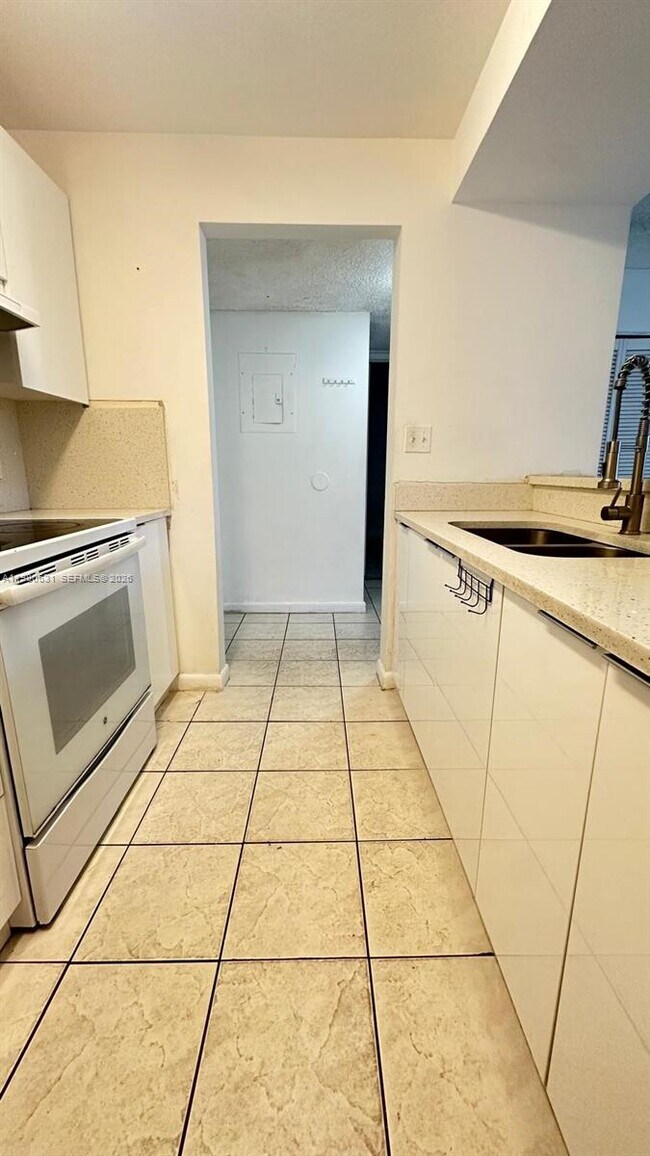 Foto del edificio - 7125 NW 186th St