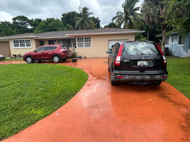 Foto del edificio - 14365 NW 15th Dr