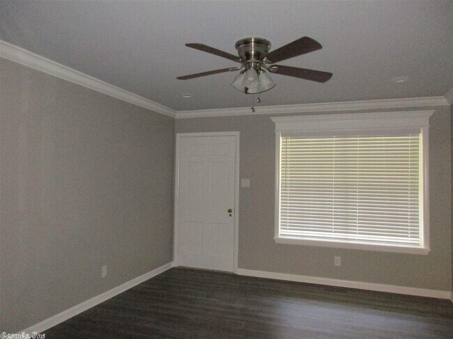 Building Photo - 5408 N Cedar St