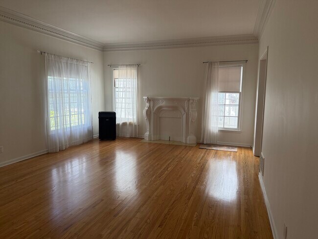 Living Room - 1068 S Orange Grove Ave