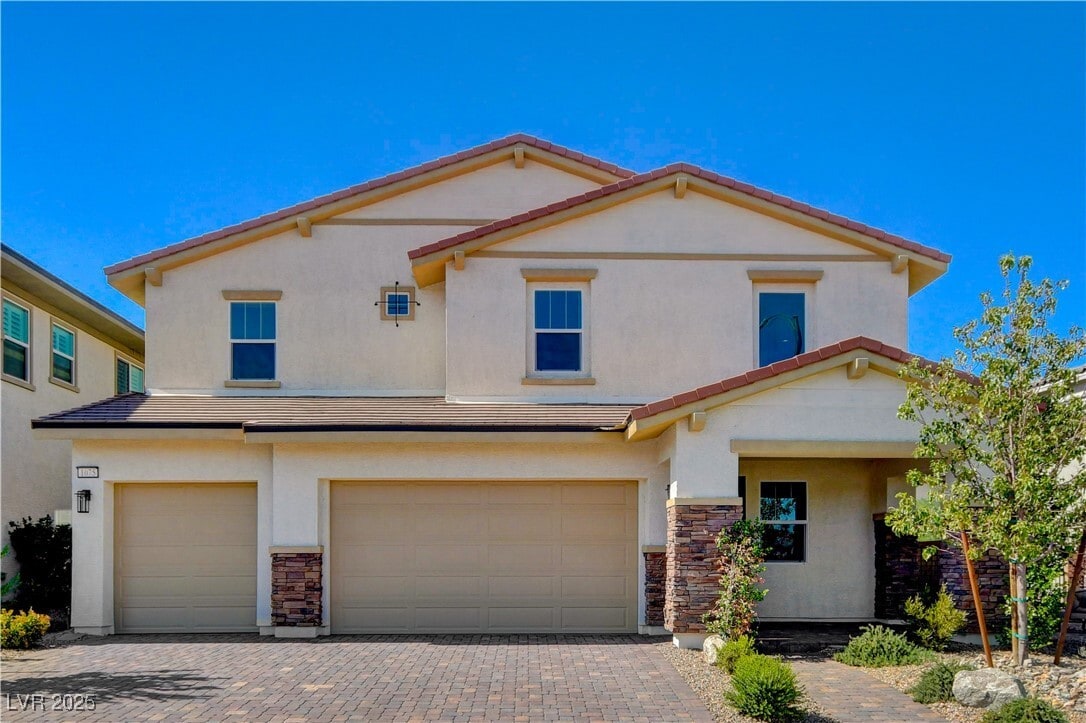 Foto principal - 1075 N Water St