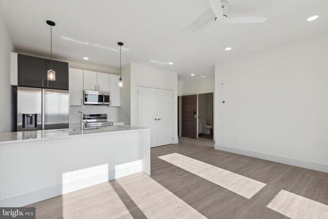 Foto del edificio - 1221 E Fletcher St