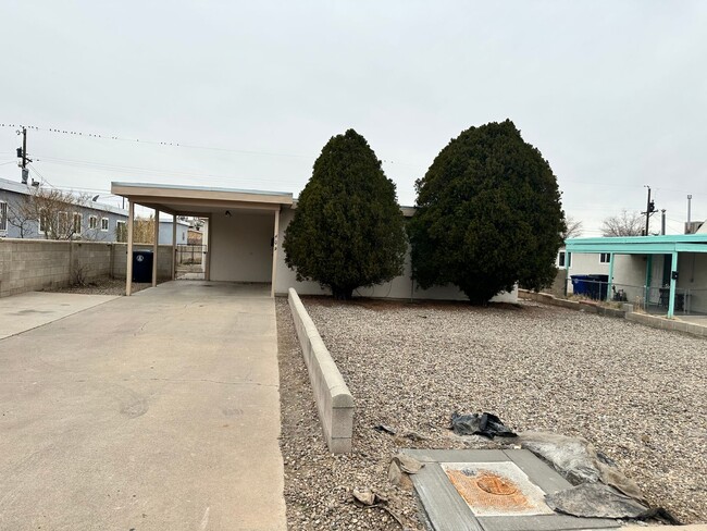Building Photo - NE Property