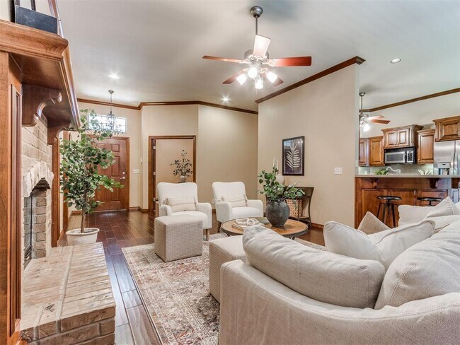 Building Photo - 16616 Hardwood Pl