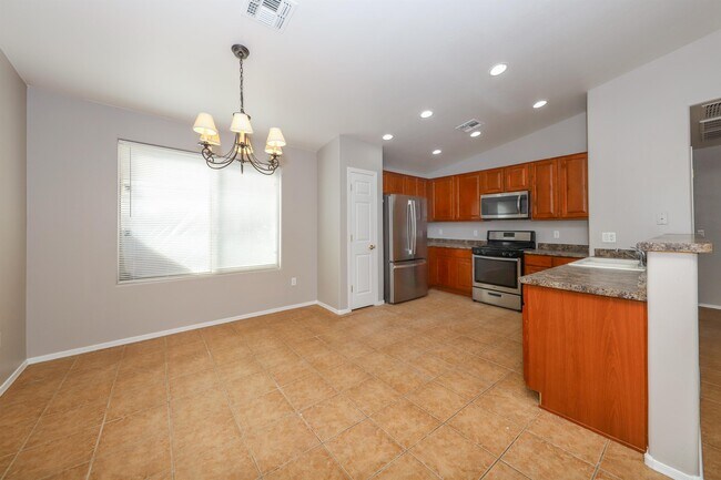 Foto del edificio - 8187 S Camino SERPE