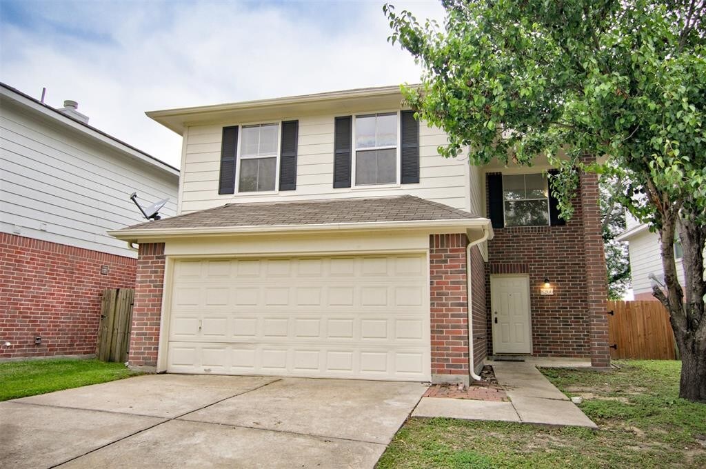 Primary Photo - 8266 Golf Green Cir