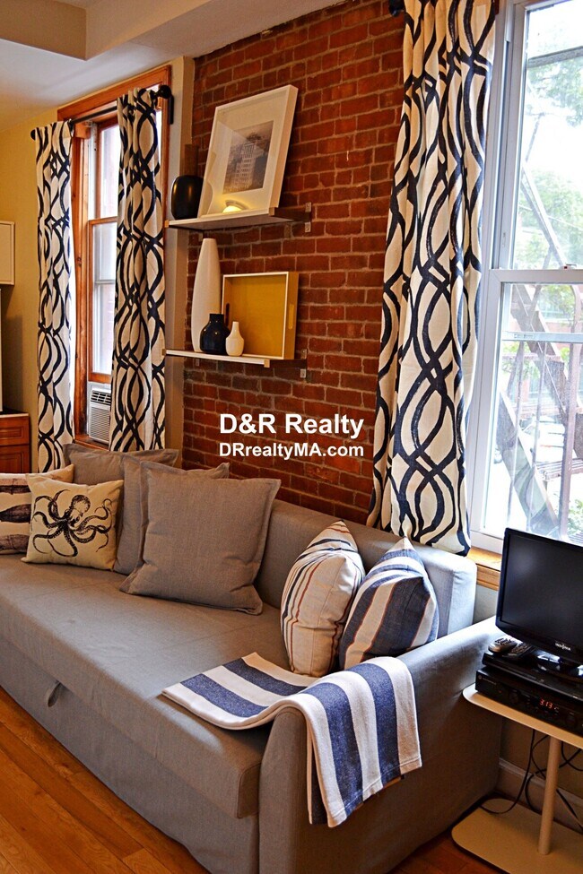 Foto del edificio - 14 Hanover Ave