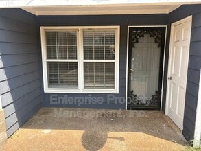 Building Photo - 3358 Coachouse Cove