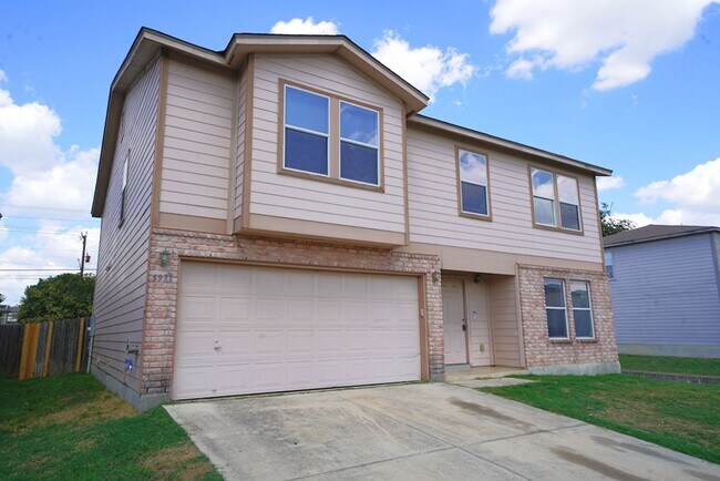 Foto del edificio - Charming 4-Bedroom, 2.5-Bathroom Home in C...