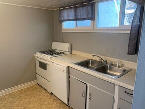 Building Photo - 615 19th St