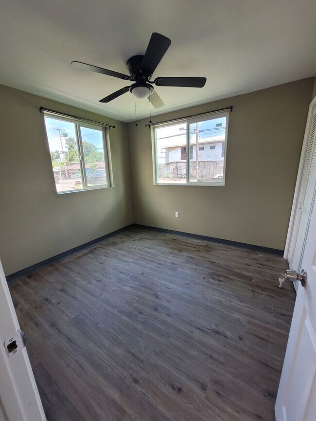 Foto del edificio - 3 bedroom 1 bath Duplex in Hilo