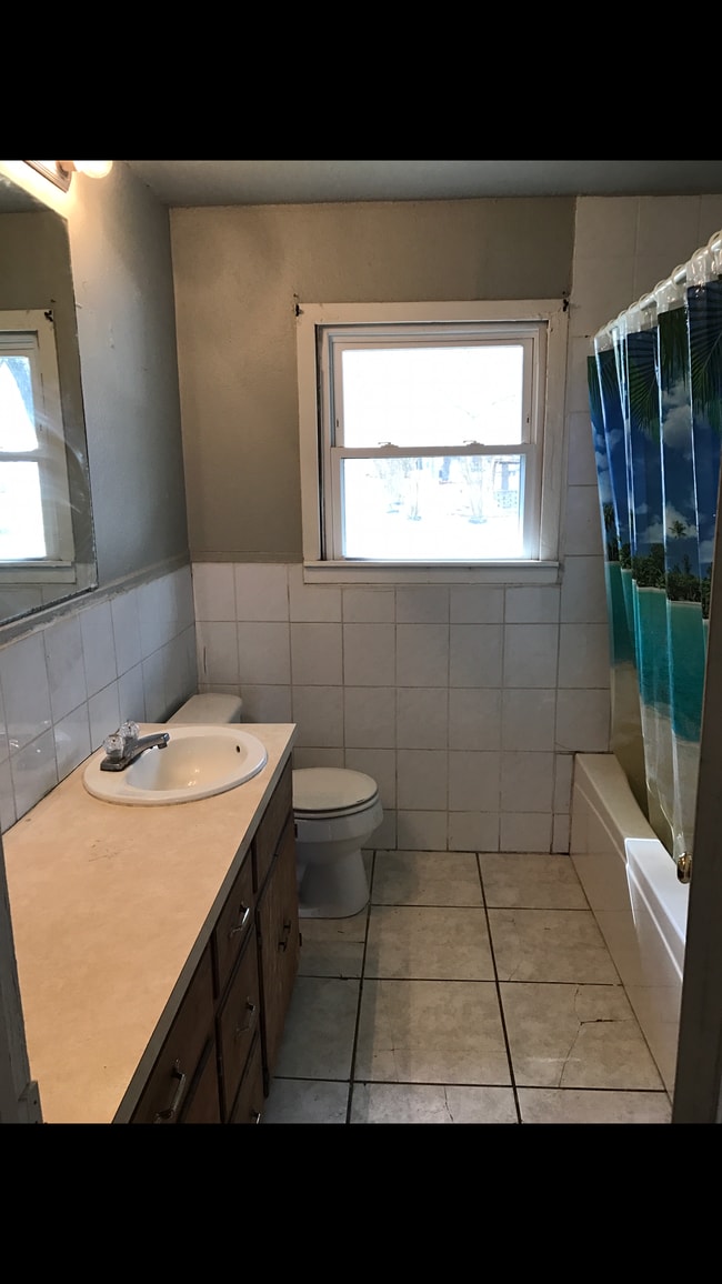 Bathroom - 2128 Jane St