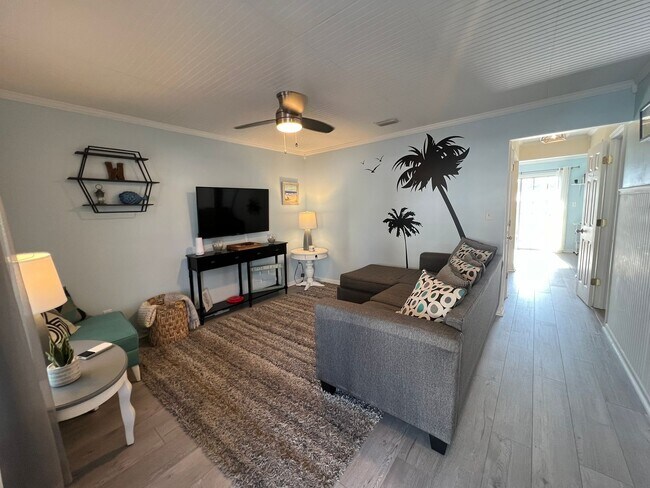Building Photo - Myrtle Beach - 2 bedroom / 1.5 bath Furnis...