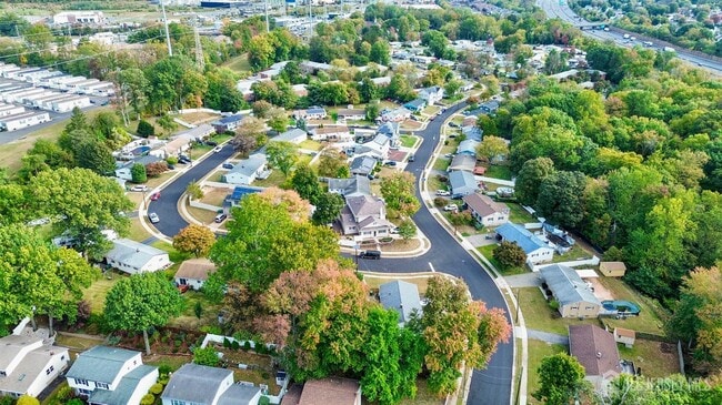 Building Photo - 30 Brookside Rd